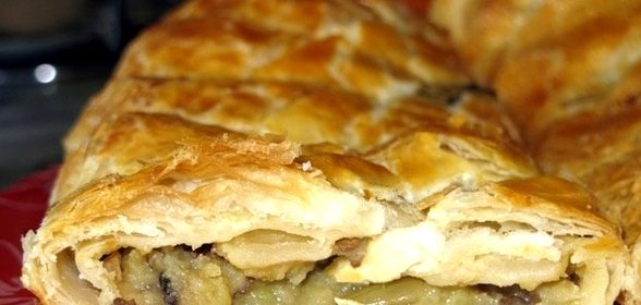 Слоеный пирог с грибами и картофелем
